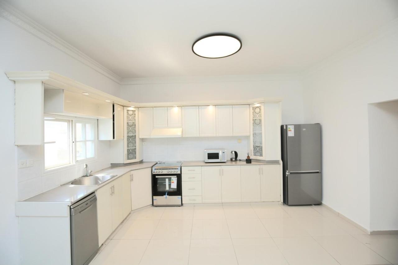 City Center Luxury Apartment In Netanja Exterior foto