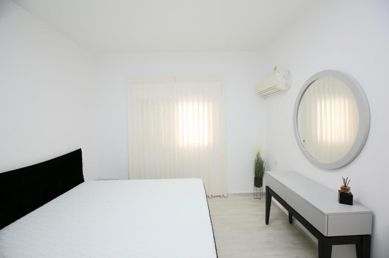 City Center Luxury Apartment In Netanja Exterior foto