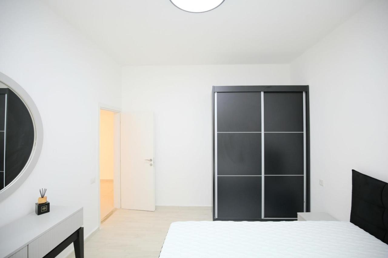 City Center Luxury Apartment In Netanja Exterior foto